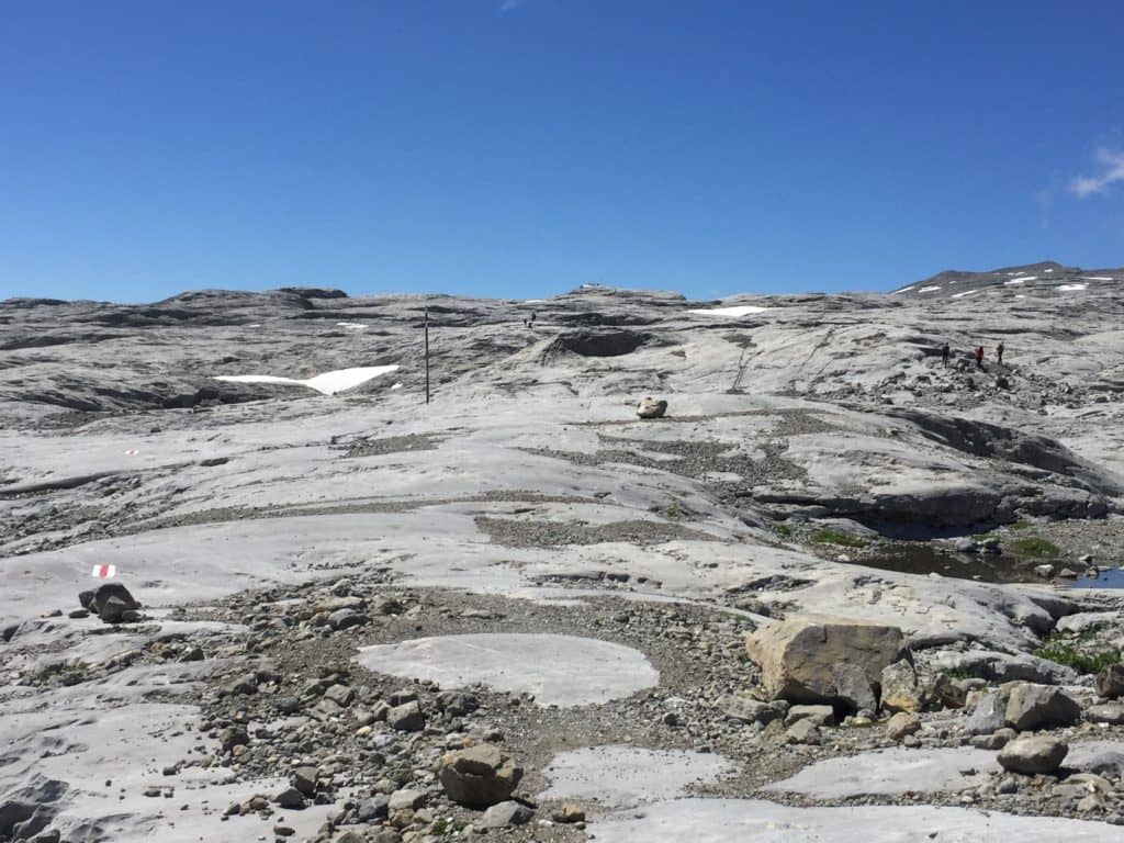 Sur le lapiaz de Zanfleuron, vers la cabane de Prarochet